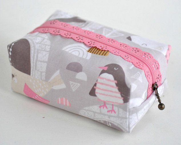 Boxy Lace Zipper Pouch Sewing Tutorial