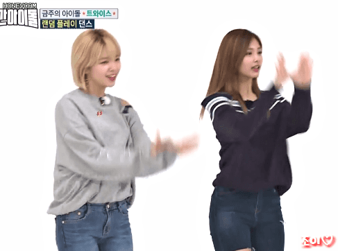 [주간아이돌] 오늘자 트와이스 움짤 Part.1 단체샷 위주.gif | 인스티즈