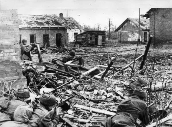 The advance on Stalingrad Stalingrad worldwartwo.filminspector.com