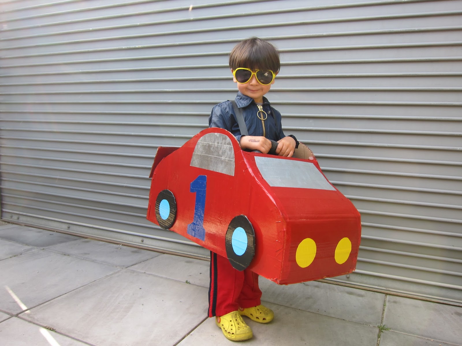 cardboard-car-costume