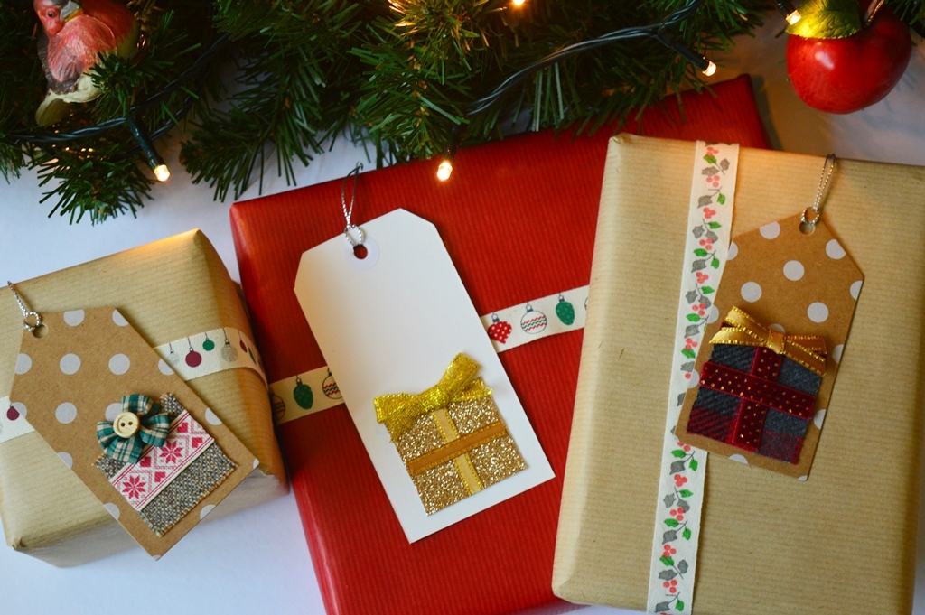 Christmas in July 2019 Week #1: Using Fabric Scraps to Make Gift