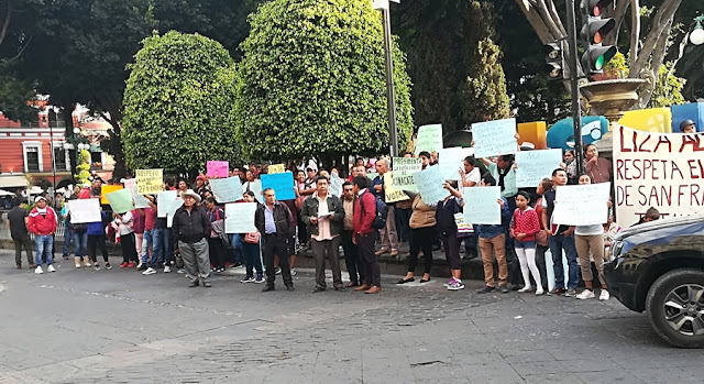 Manifestantes exigen la renuncia de René Sánchez y Liza Aceves
