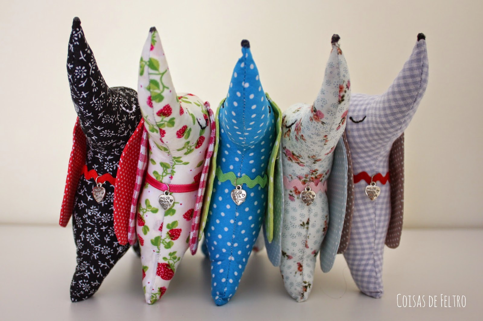 Caozinho em tecido Teckel