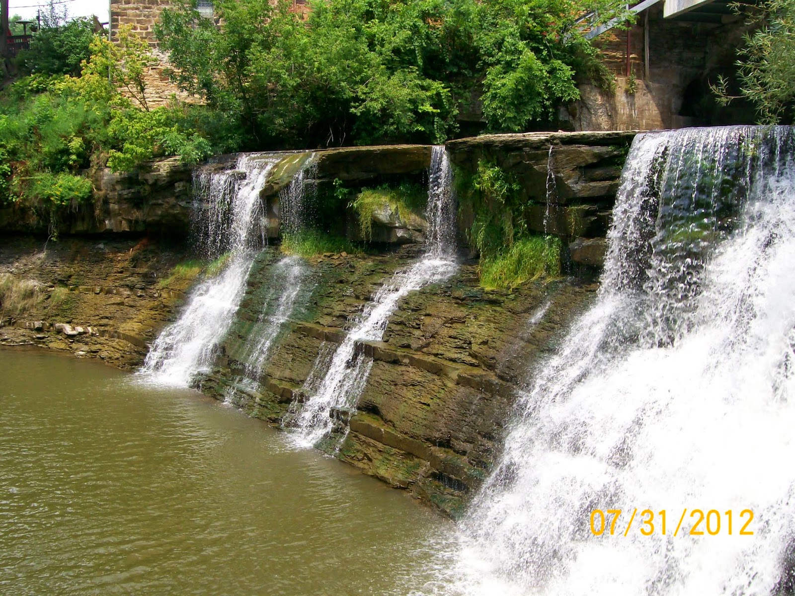 Rockhounding Around The falls at Chagrin Falls, Ohio