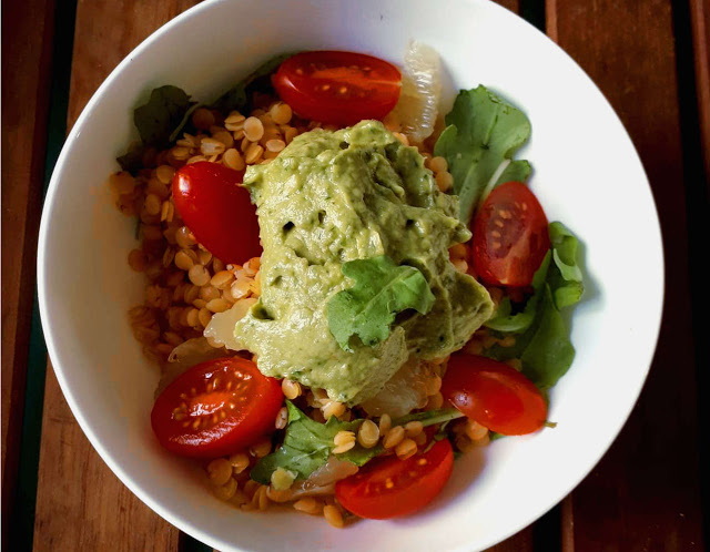 Lentilles Corail En Salade Creme D Avocat Au Pesto Vegan