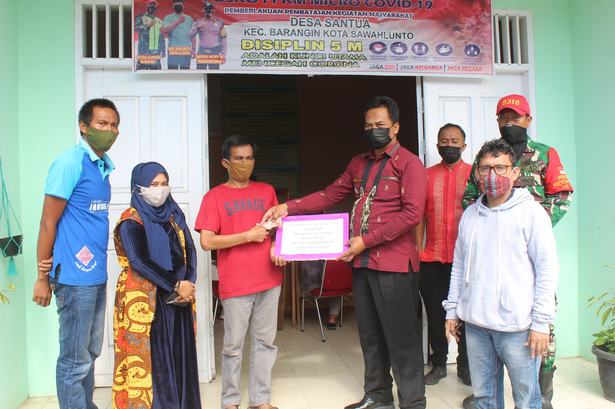 Penyerahan Bantuan Langsung Tunai Dana Desa Tahap 6 - Pemdes Santur