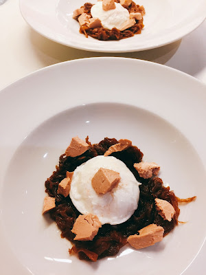 Huevos Escalfados Con Sofrito De Cebolla Y Foie
