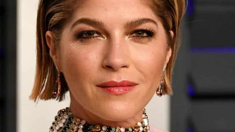 Selma Blair walks red carpet with cane following MS diagnosis Selma Blair walks red carpet with cane following MS diagnosis