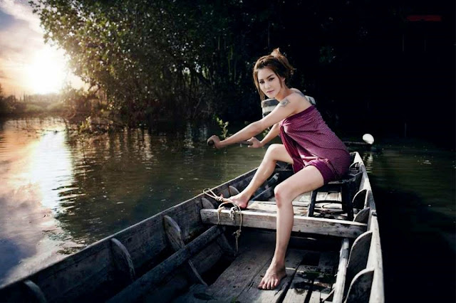 Galeri Foto Model Seksi Pakai Kemben 5 - Pixie