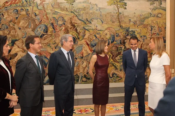 Queen Letizia of Spain met with the organizers of "10th Yo Dona International Awards"  at the Zarzuela Palace