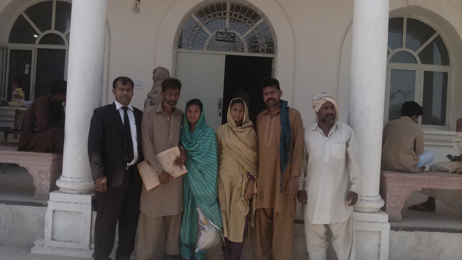 Sardar Mushtaq Gill,Human Rights Lawyer along with raped victims at Trial Court Jaranwala