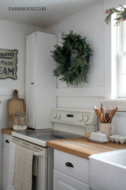 Farmhouse 5540 A Very Merry Christmas