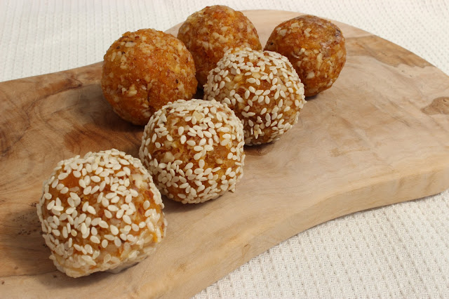 apricot and almond bliss balls