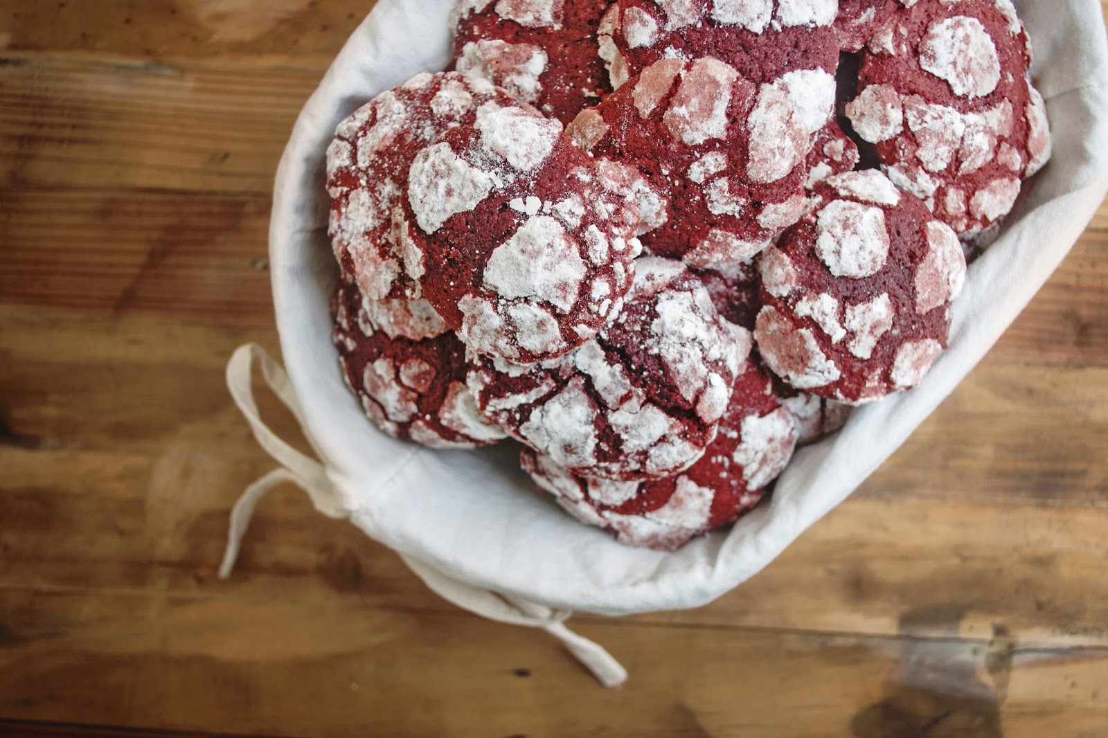 Frost & Serve Red Velvet Crinkles Sandwich with Cream Cheese Frosting