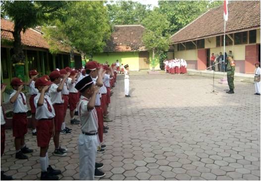 Serda Sujadi Jadi Irup Upacara Bendera Di SDN Majenang I Serda Sujadi Jadi Irup Upacara Bendera Di SDN Majenang I