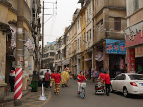 Lion dance troupe on Xinshi Road in Jiangmen