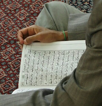 8 Cara Bisa Mentadaburi Al Quran Dengan Baik dan Benar - ABANA ONLINE