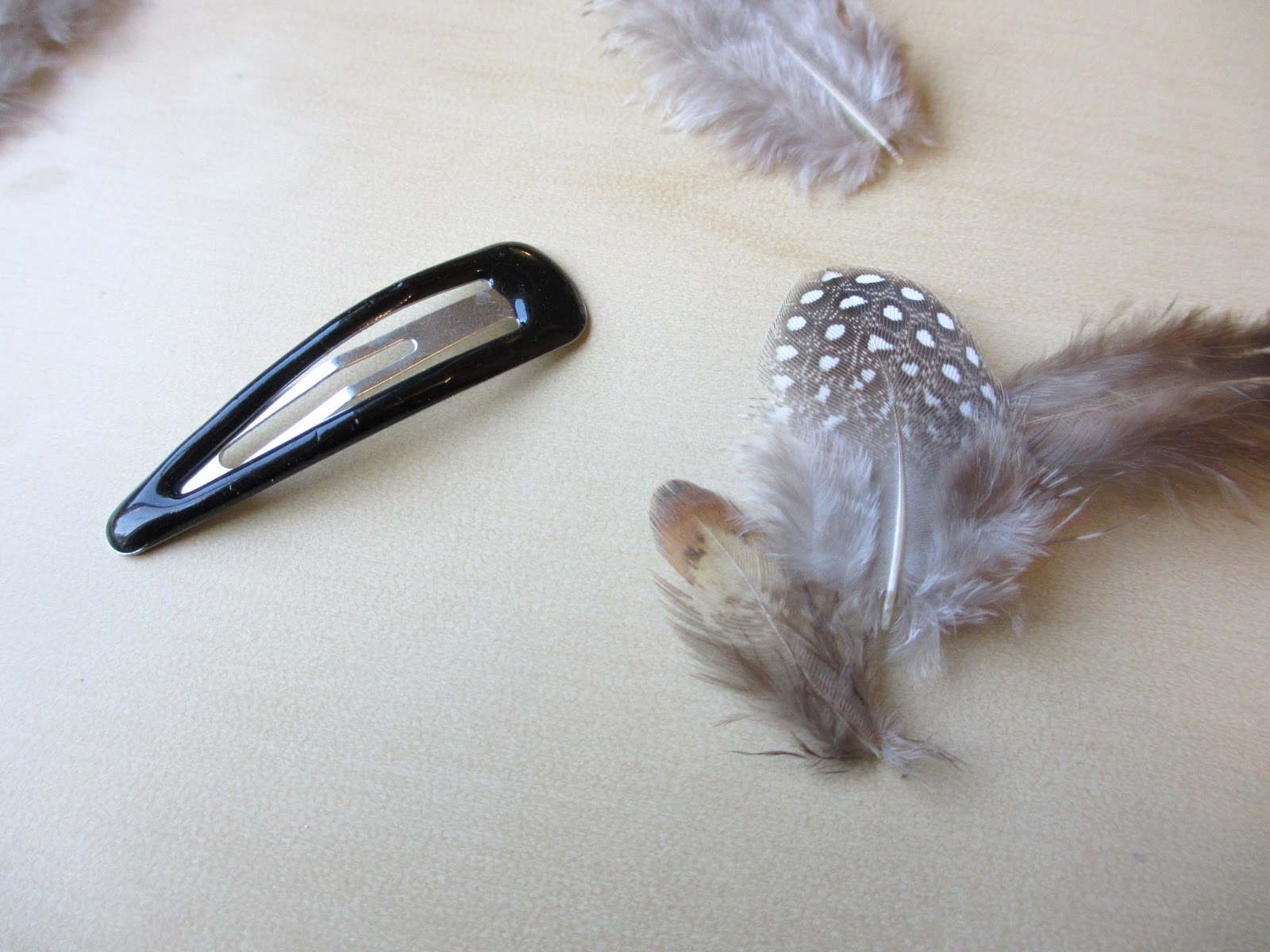Crafts After College Feather Hair clip