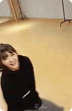 오마이걸 대표적인 꿀잼 V앱 돌려돌려 돌림판 - 유아 움짤.gif | 인스티즈
