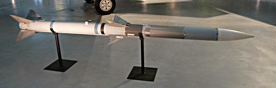 صاروخ AIM-120 امرام