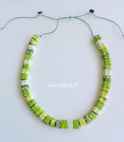 Ketting papieren kralen Ketting papieren kralen