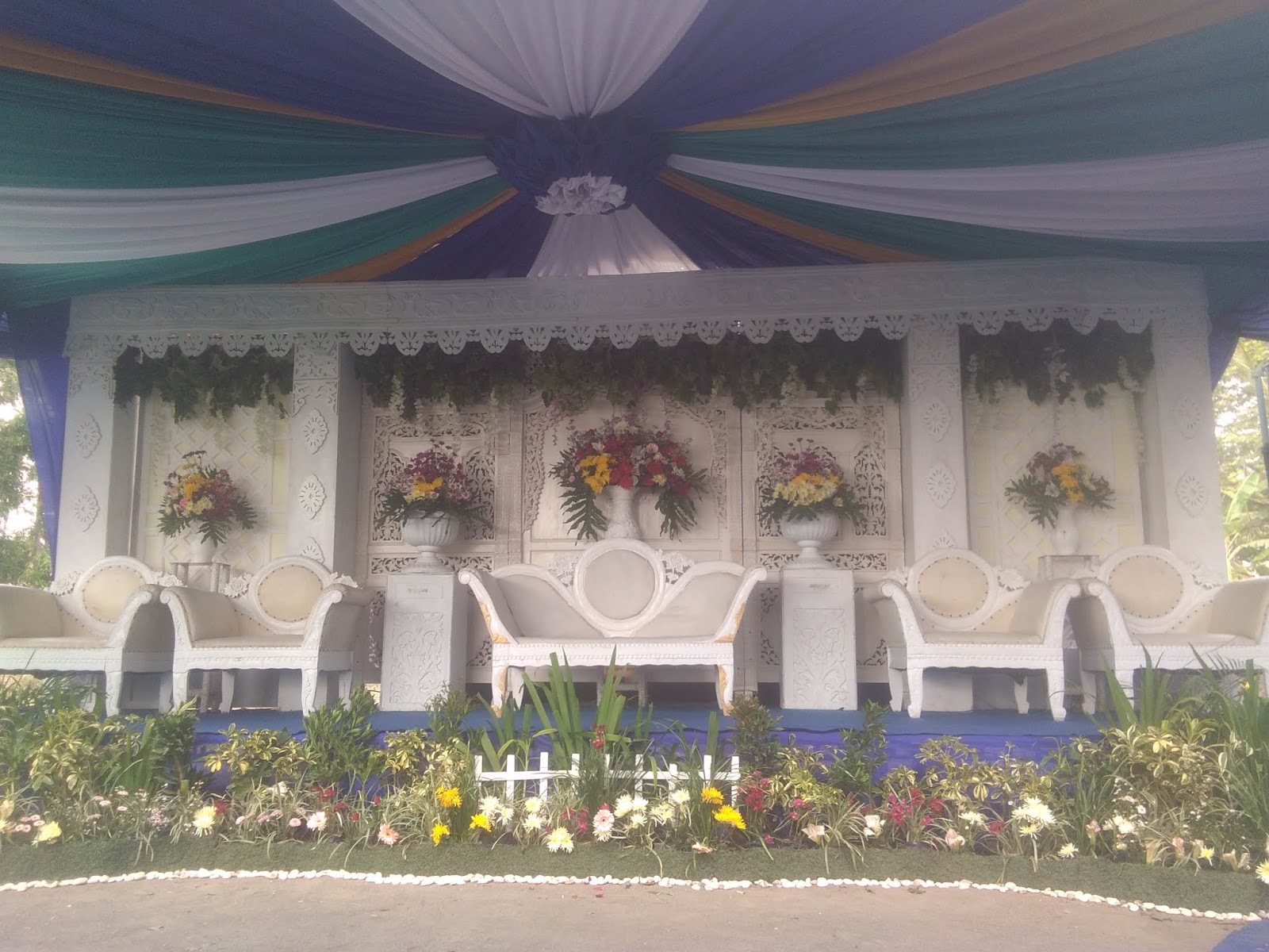 Dekorasi Pernikahan Putih Bunga Juntai Jogja Jogja Dekor Jasa Dekorasi Pernikahan Wedding Gathering Yogyakarta