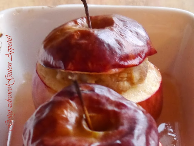 Jabłka pieczone z marcepanem, migdałami i rodzynkami - Czytaj więcej »