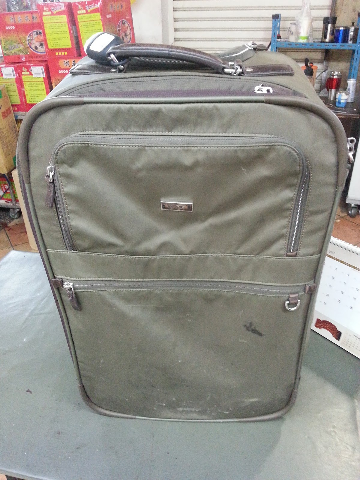 Tumi Bag Repair, tumi luggage wheel replacement, zipper repair, bag