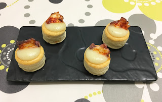 Volovanes rellenos de crema de manzana y pulpo