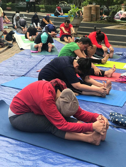 Latihan Yoga Bersama Komunitas Yoga Di Depok