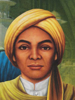 Kisah Sunan Drajat Sunan Drajat diperkirakan lahir pada tahun 1470 masehi. Nama kecilnya adalah Raden Qasim, kemudian mendapat gelar Raden Syarifudin. Dia adalah putra dari Sunan Ampel, dan bersaudara dengan Sunan Bonang. Ketika dewasa, Sunan Drajat mendirikan pesantren Dalem Duwur di desa Drajat, Paciran, Kabupaten Lamongan. Sunan Drajat yang mempunyai nama kecil Syarifudin atau raden Qosim putra Sunan Ampel dan terkenal dengan kecerdasannya. Setelah menguasai pelajaran islam beliau menyebarkan agama Islam di desa Drajat sebagai tanah perdikan di kecamatan Paciran. Tempat ini diberikan oleh kerajaan Demak. Ia diberi gelar Sunan Mayang Madu oleh Raden Patah pada tahun saka 1442/1520 masehi. Makam Sunan Drajat dapat ditempuh dari Surabaya maupun Tuban lewat Jalan Daendels (Anyar-Panarukan), namun bila lewat Lamongan dapat ditempuh 30 menit dengan kendaraan pribadi. Sunan Drajat bernama kecil Raden Syarifuddin atau Raden Qosim putra Sunan Ampel yang terkenal cerdas. Setelah pelajaran Islam dikuasai, beliau mengambil tempat di Desa Drajat wilayah Kecamatan Paciran Kabupaten Lamongan sebagai pusat kegiatan dakwahnya sekitar abad XV dan XVI Masehi. Ia memegang kendali keprajaan di wilayah perdikan Drajat sebagai otonom kerajaan Demak selama 36 tahun. Beliau sebagai Wali penyebar Islam yang terkenal berjiwa sosial, sangat memperhatikan nasib kaum fakir miskin. Ia terlebih dahulu mengusahakan kesejahteraan sosial baru memberikan pemahaman tentang ajaran Islam. Motivasi lebih ditekankan pada etos kerja keras, kedermawanan untuk mengentas kemiskinan dan menciptakan kemakmuran. Usaha ke arah itu menjadi lebih mudah karena Sunan Drajat memperoleh kewenangan untuk mengatur wilayahnya yang mempunyai otonomi.