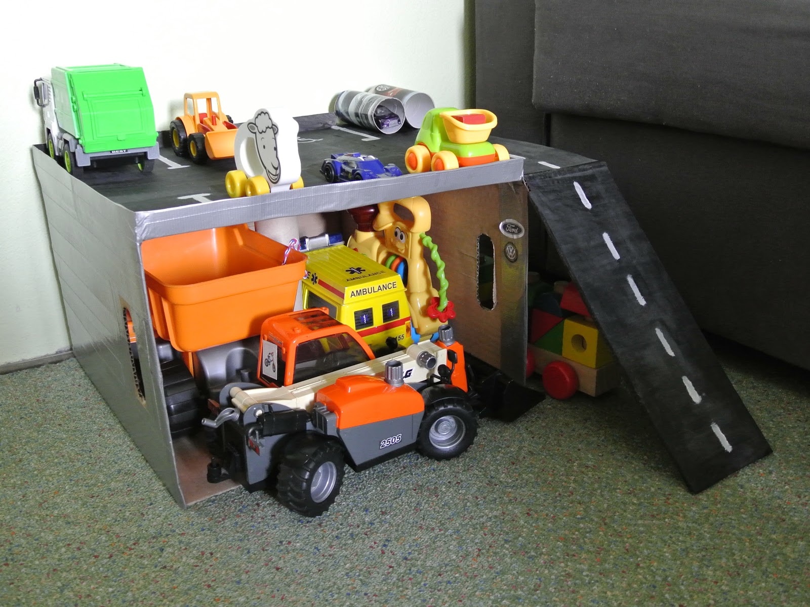 LooneyCZ bloguje: Za vratama do garáže