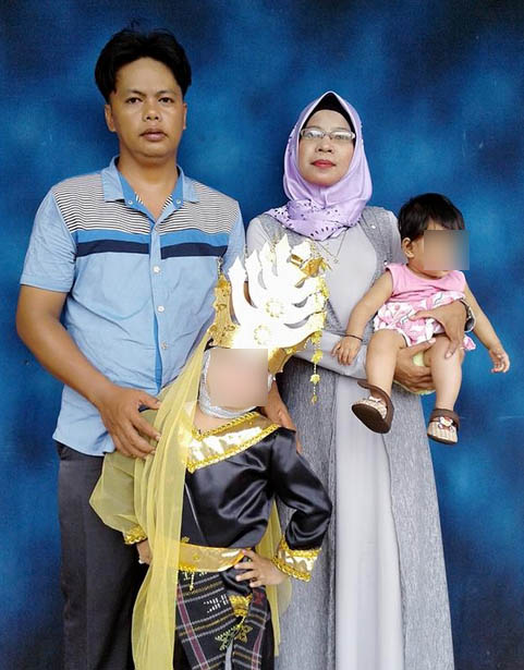Beni bersama istri dam dua anaknya abang dari Budi yang ikut ditangkap tim densus 88 dan ditembak betisnya Beni bersama istri dam dua anaknya abang dari Budi yang ikut ditangkap tim densus 88 dan ditembak betisnya