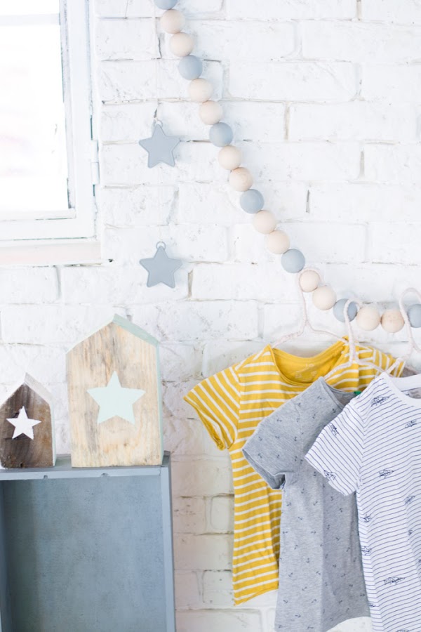 Perchero bolas madera infantil