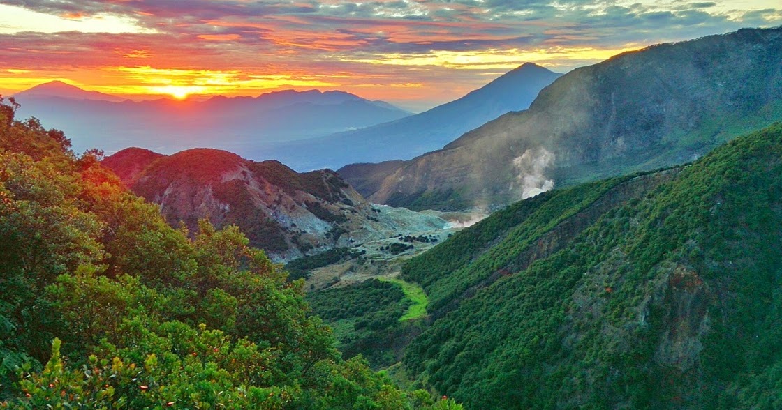 39 Gambar Pemandangan Gunung di Indonesia Terindah | Gambar Pemandangan
