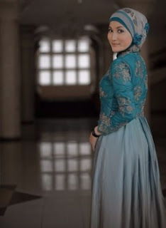 Kebaya Modern Muslim Untuk Wisuda Favorit Mahasiswi Kebaya Modern Muslim Untuk Wisuda Favorit Mahasiswi