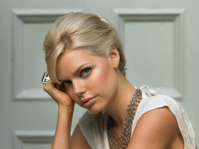 Sophie Monk have a beautiful face
