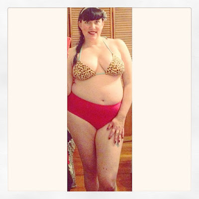 Mixed Print Plus Size Bikini with Rockabilly Style Leopard Print Top and Vintage Cut High Waist Pink Bottoms