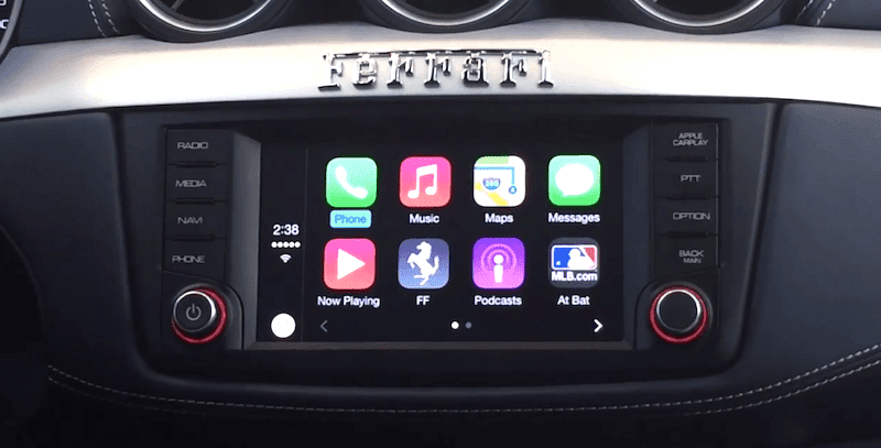フェラーリと連携するアップルの「CarPlay」の解説動画（日本語）