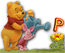 Abecedario de Winnie the Pooh y Piglet Regando una Flor.