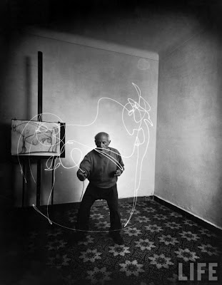 Pablo Picasso y uno de los primeros Light graffiti.