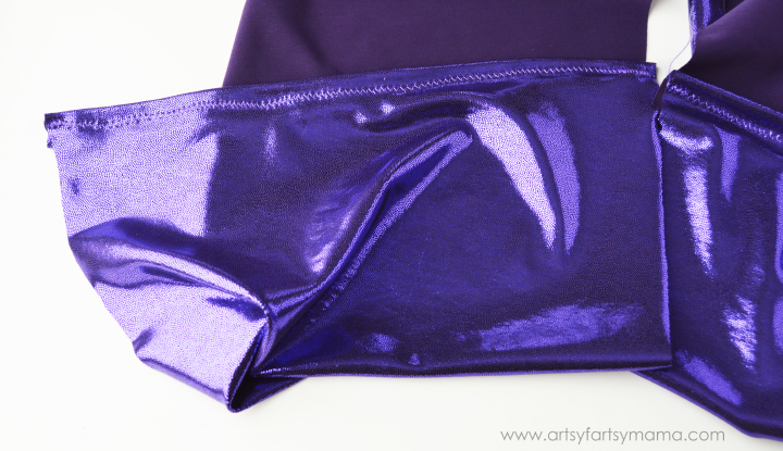 Easy to Sew Leggings Tutorial at artsyfartsymama.com