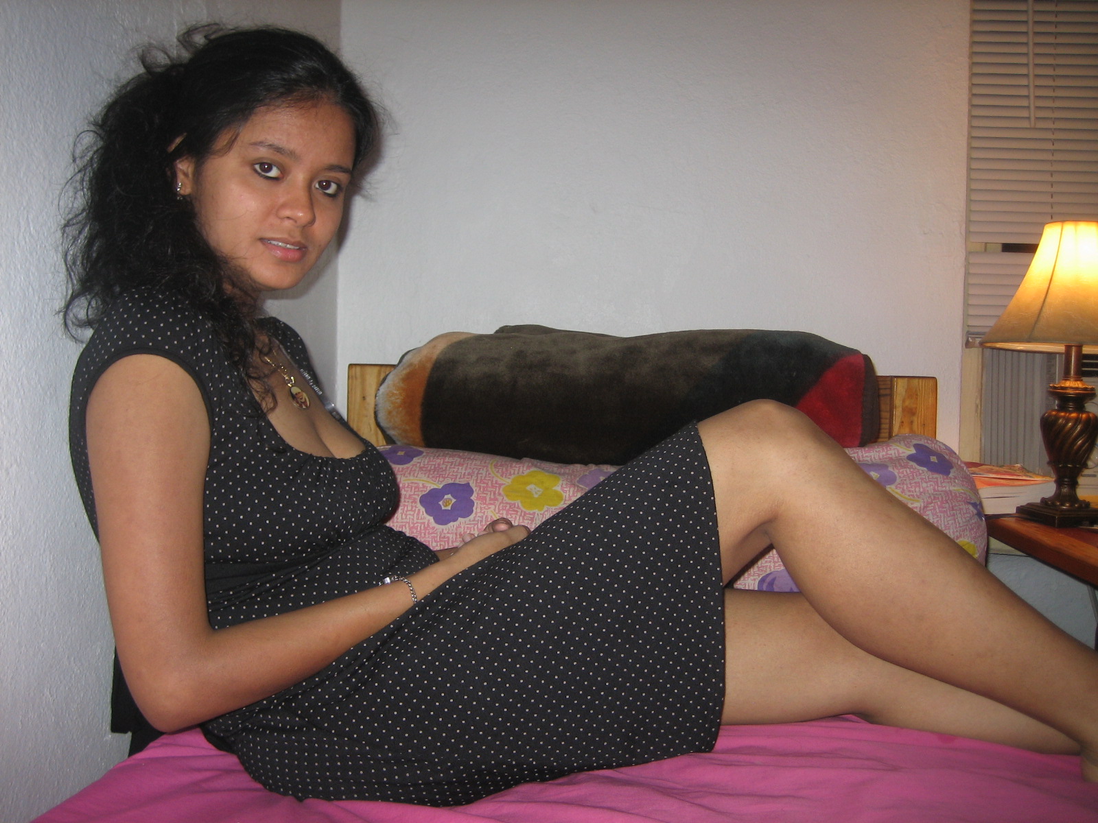 Very Hot Indian Girl Friend Showing Claveage In Photoshoot By Boyfriend