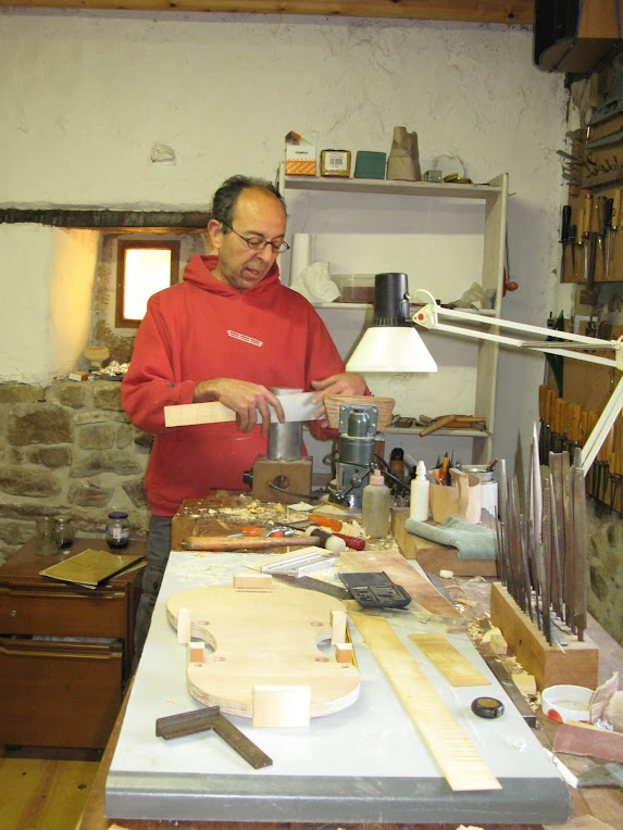 Un luthier en Ruesga