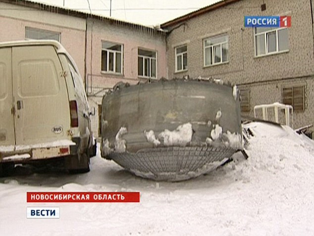 Rusia: Extraño objeto de 200 Kg cae del cielo