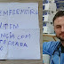 IDOSO COMOVE A INTERNET COM BILHETE DE AGRADECIMENTO AO ENFERMEIRO