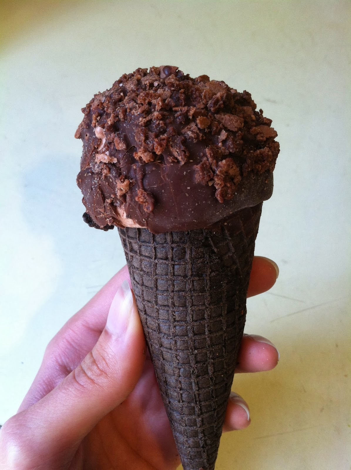 Vegan Noms Tofutti Triple Chocolate Ice Cream Cones = Perfection