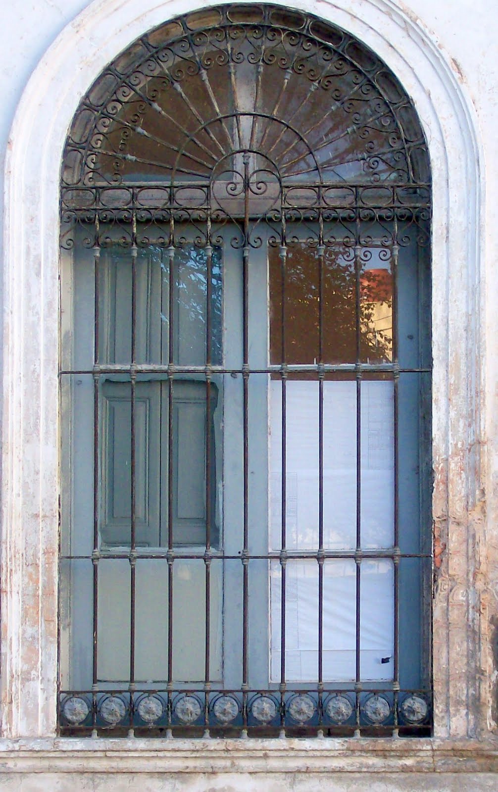 Horanosaurus argentinensis: Puertas, portones, ventanas, postigones