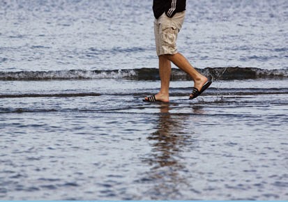 Image result for orang yang bisa berjalan diatas air