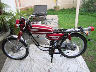 Fitting fuel tank Yamaha 100cc 1972